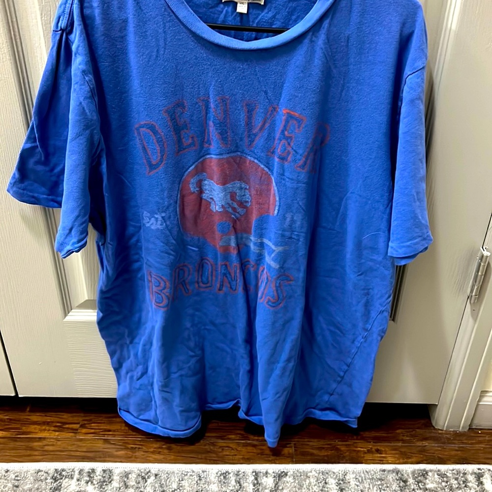 Vintage Denver Broncos t shirt
